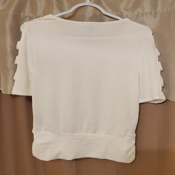 White Pretty Top - Picture 2 of 2